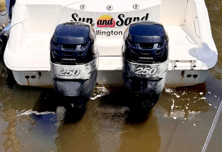  Yacht Photos Pics 320 Outrage