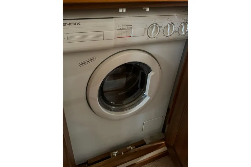 Alexandra Yacht Photos Pics Built-in washing machine on 1998 Bayliner 4788 Pilot House Motoryacht.