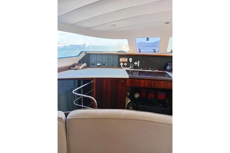  Yacht Photos Pics Interior of 1995 Fountaine Pajot Marquises 56 yacht, featuring a compact kitchen area.