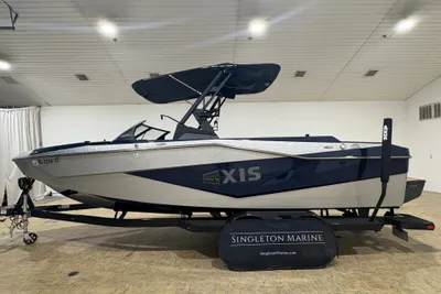Axis T235