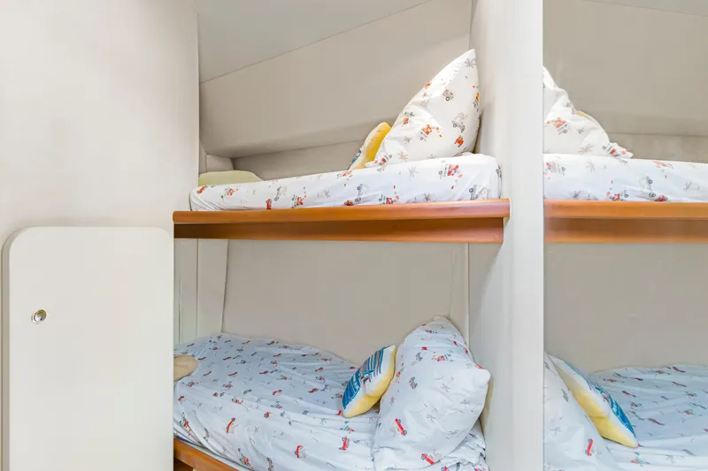 Water Cave Yacht Photos Pics Bunk beds in 2005 Silverton 34 Convertible yacht cabin with playful bedding.