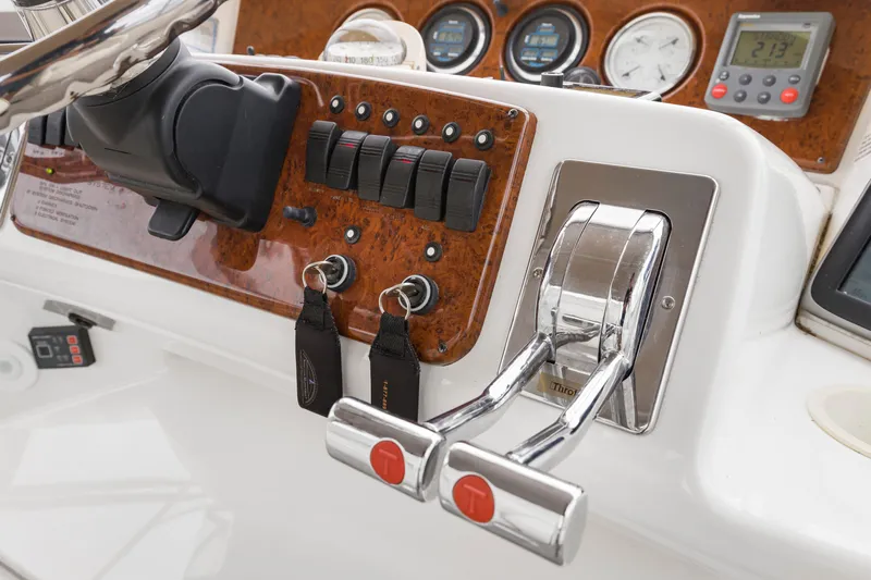 Water Cave Yacht Photos Pics Control panel of a 2005 Silverton 34 Convertible boat with throttle levers and gauges.