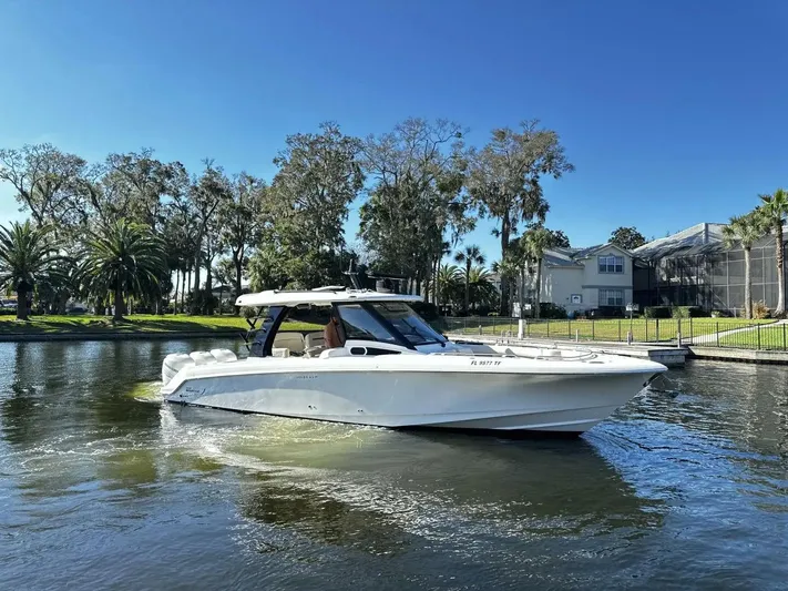  Yacht Photos Pics 2022-Boston-Whaler-350-Realm