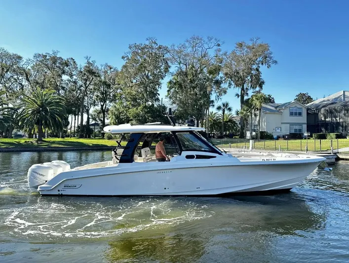  Yacht Photos Pics 2022-Boston-Whaler-350-Realm