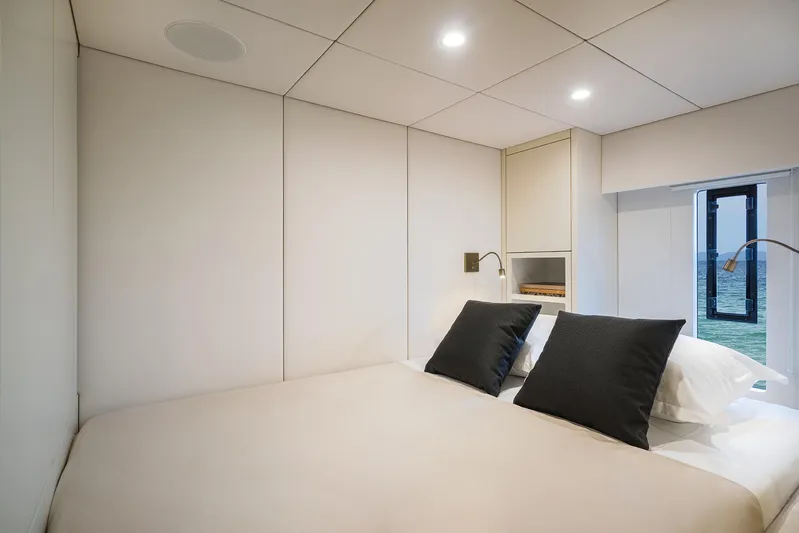  Yacht Photos Pics Luxurious bedroom interior on 2026 Sunreef 100 Sunreef Power yacht, featuring modern design and cozy bedding.