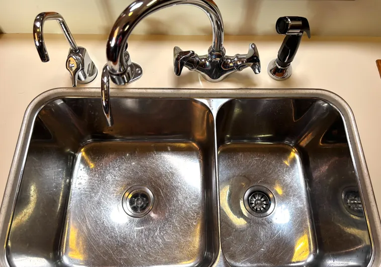 Petrel Yacht Photos Pics 