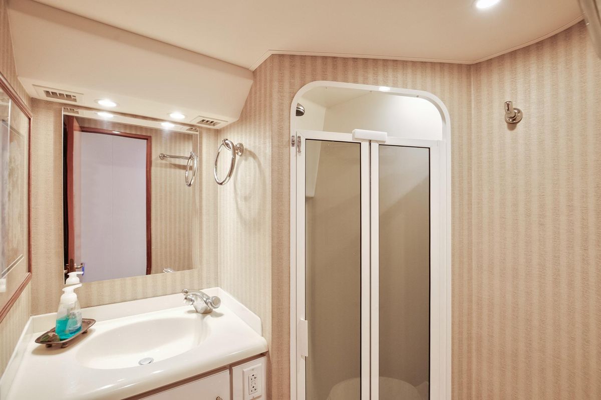 2002 Viking 61 