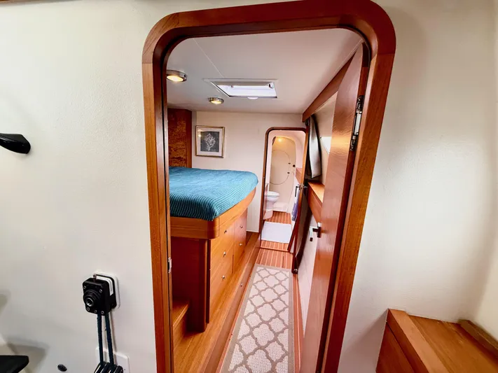Starship Yacht Photos Pics Interior of 2017 Gunboat 55 yacht, featuring a cozy bedroom and bathroom.