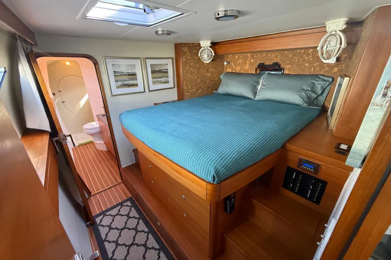 Starship Yacht Photos Pics Luxurious 2017 Gunboat 55 cabin interior with cozy bed and modern bathroom.