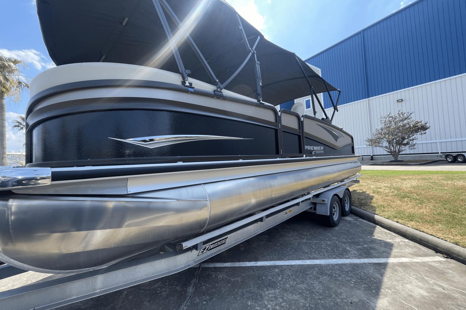 2023 Tahoe 185 S MarineMax Houston