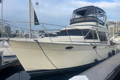 Tollycraft 34 Convertible Sedan