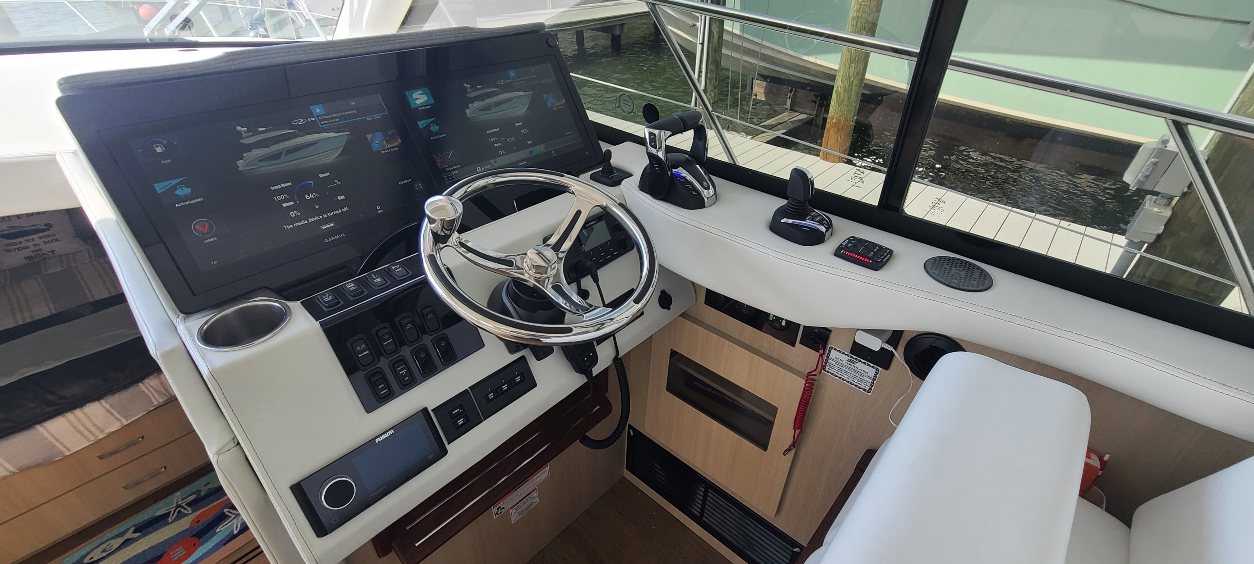Yacht Photo 37