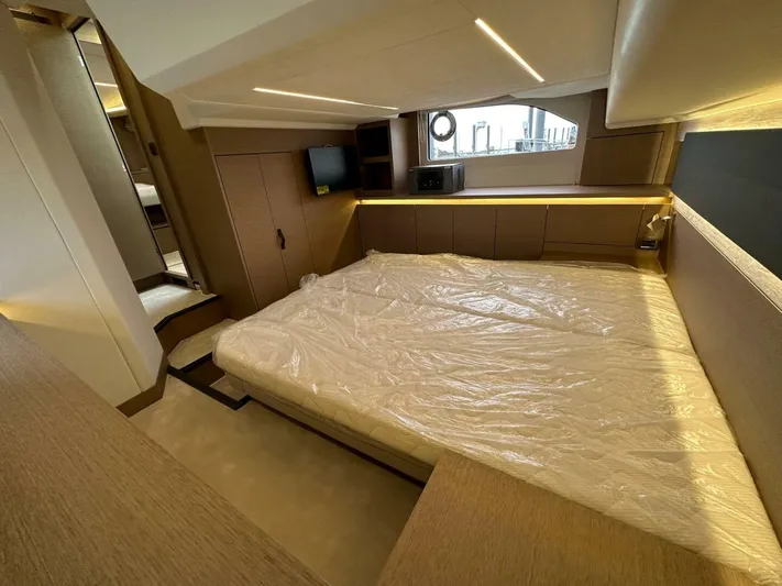  Yacht Photos Pics 2024 Prestige 420 - Image 12