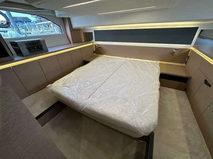  Yacht Photos Pics 2024 Prestige 420 - Image 11