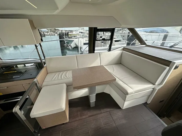  Yacht Photos Pics 2024 Prestige 420 - Image 7