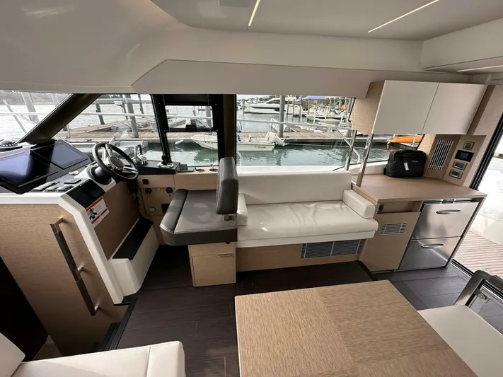  Yacht Photos Pics 2024 Prestige 420 - Image 6