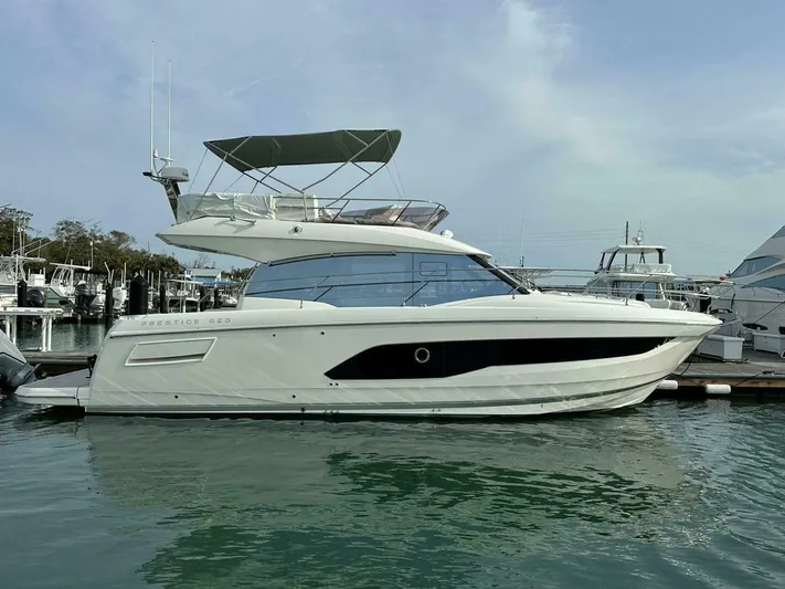  Yacht Photos Pics 2024 Prestige 420 - Image 4