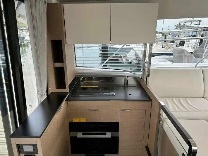  Yacht Photos Pics 2024 Prestige 420 - Image 8