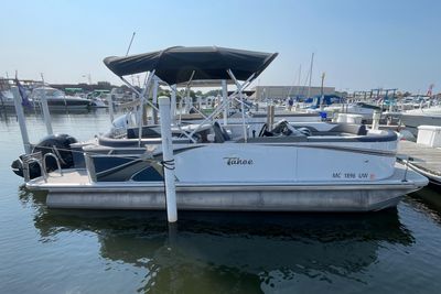 Tahoe Pontoon LTZ Entertainer