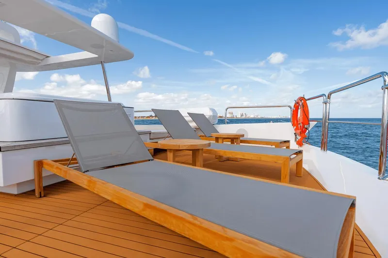 Amanecer Yacht Photos Pics 