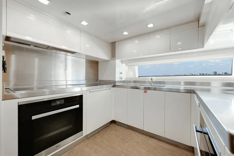 Amanecer Yacht Photos Pics 