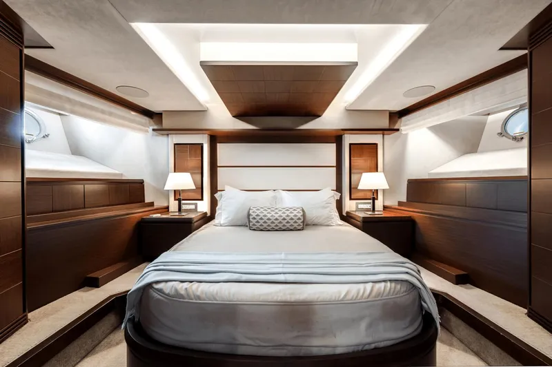 Amanecer Yacht Photos Pics 