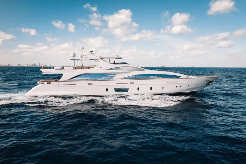 Amanecer Yacht Photos Pics 