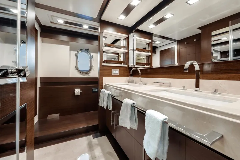 Amanecer Yacht Photos Pics 