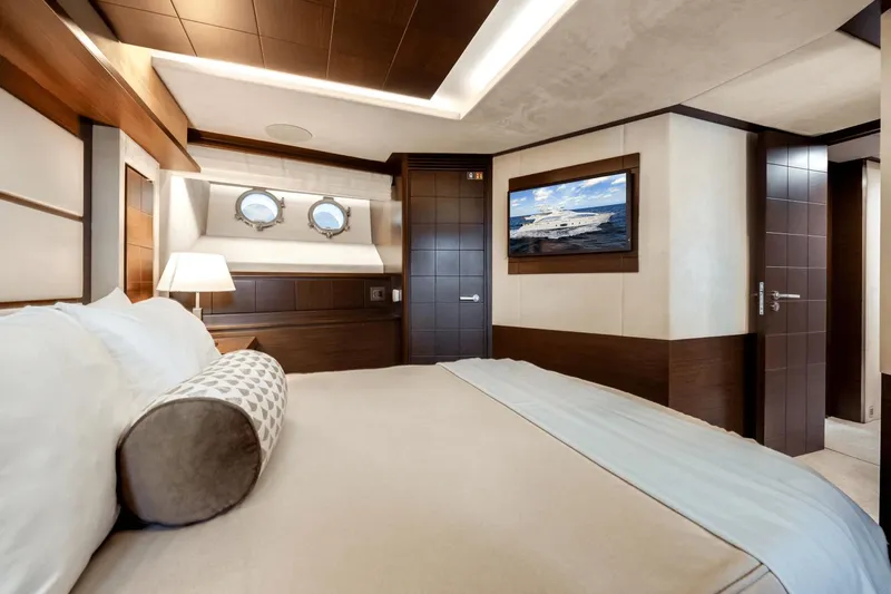 Amanecer Yacht Photos Pics 