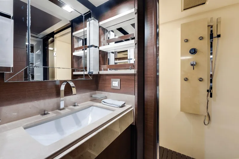 Amanecer Yacht Photos Pics 