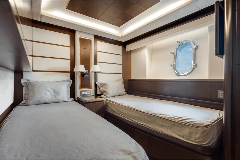 Amanecer Yacht Photos Pics 