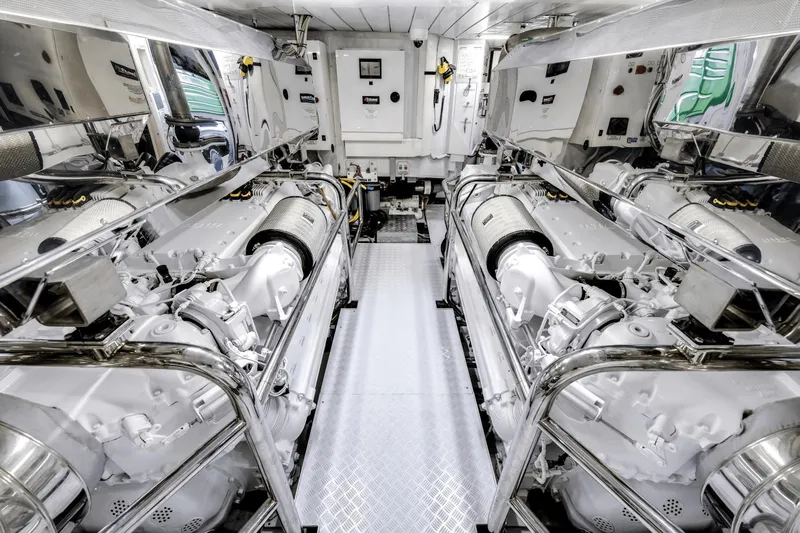 Amanecer Yacht Photos Pics 