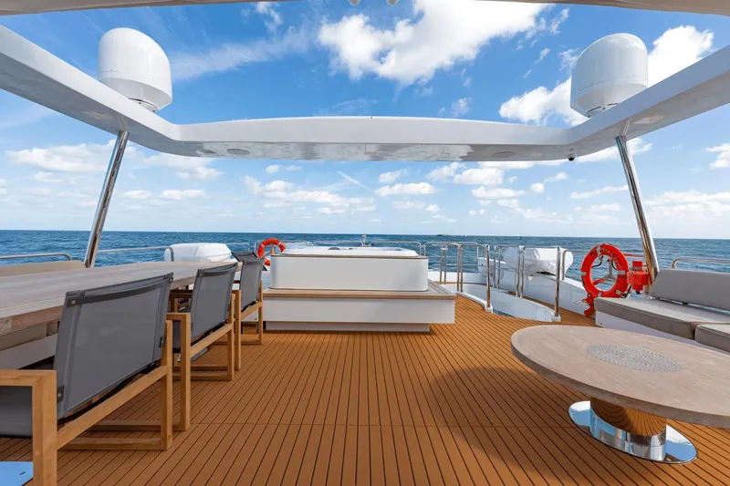 Amanecer Yacht Photos Pics 