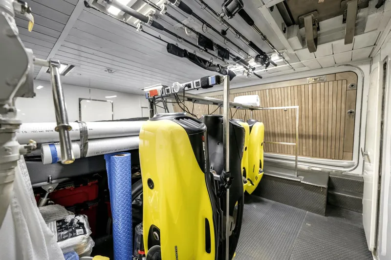 Amanecer Yacht Photos Pics 