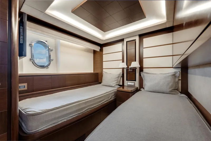 Amanecer Yacht Photos Pics 