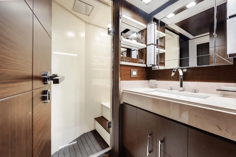 Amanecer Yacht Photos Pics 