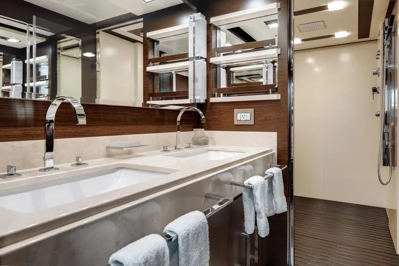 Amanecer Yacht Photos Pics 