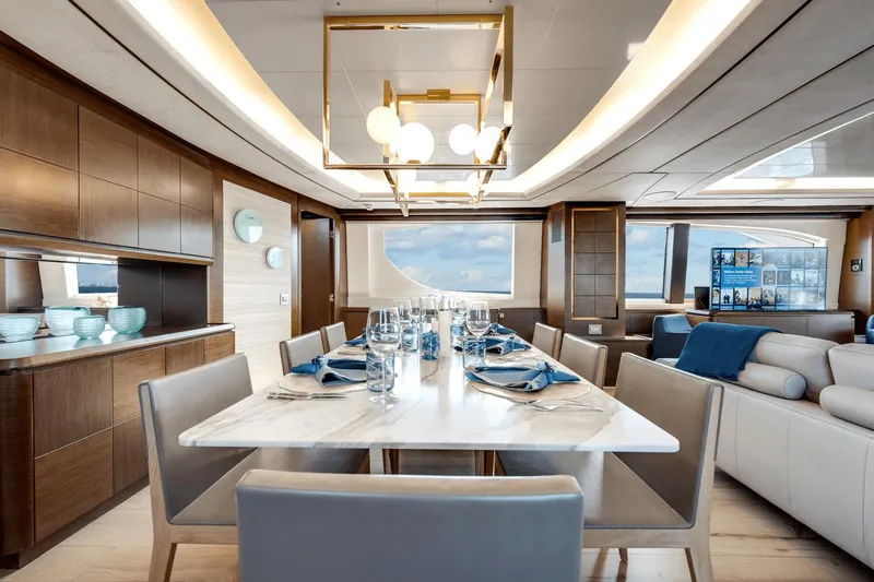 Amanecer Yacht Photos Pics 