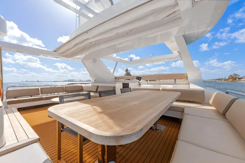 Amanecer Yacht Photos Pics 