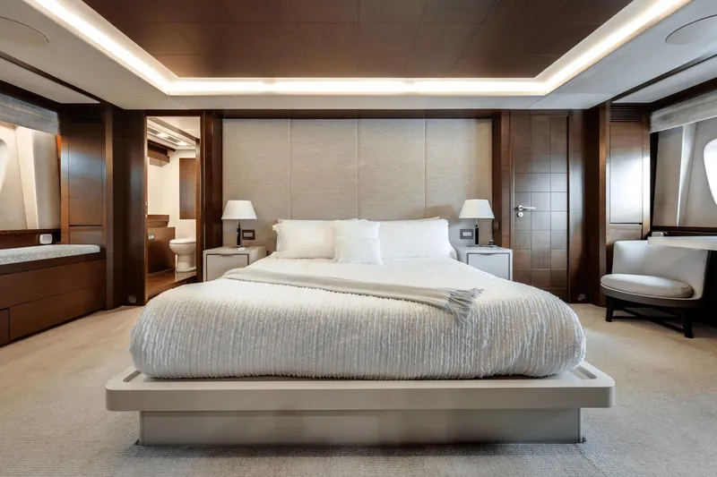 Amanecer Yacht Photos Pics 