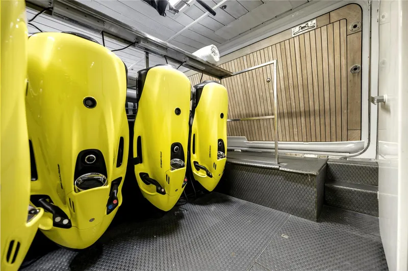 Amanecer Yacht Photos Pics 