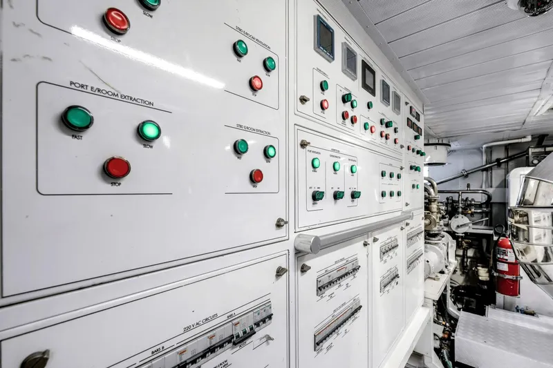 Amanecer Yacht Photos Pics 