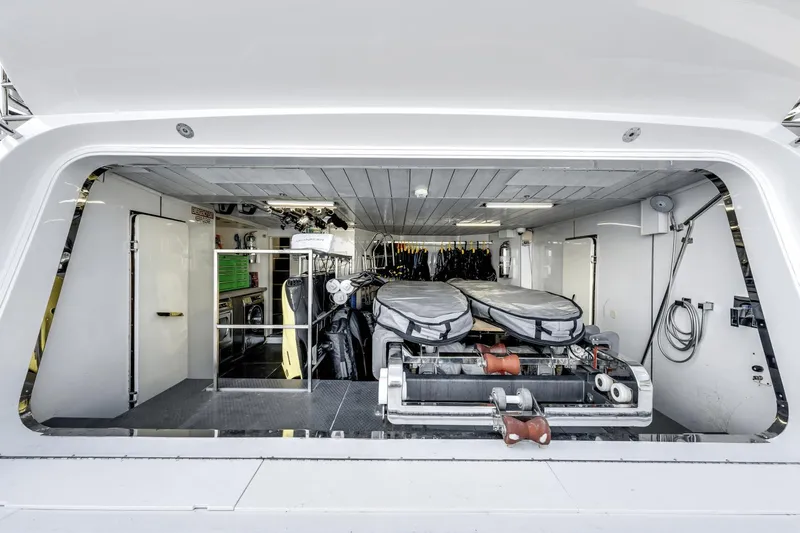 Amanecer Yacht Photos Pics 