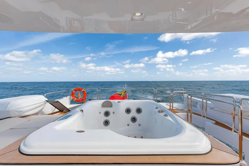 Amanecer Yacht Photos Pics 