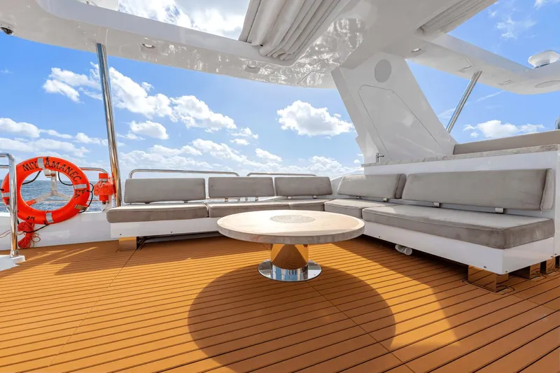 Amanecer Yacht Photos Pics 