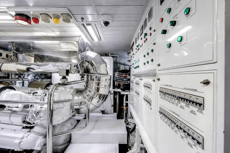 Amanecer Yacht Photos Pics 