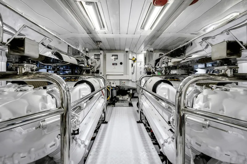 Amanecer Yacht Photos Pics 