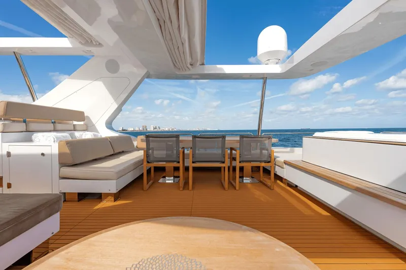 Amanecer Yacht Photos Pics 