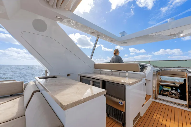 Amanecer Yacht Photos Pics 