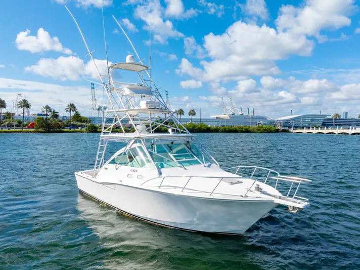  Yacht Photos Pics 2004 CABO 35 EXPRESS - Image 7